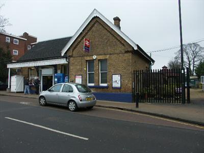 Entrance adjacent to Winchmore Hill Station