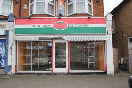 Prominent Lock Up Shop To Let - Chingford E4