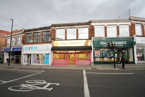 Freehold Shop and Upper Parts For Sale - London N13