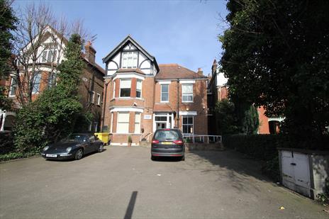 Elegant Freehold Victorian Building For Sale - London NW2